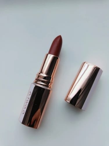 Customer photo review of O.TWO.O MISTY KISS LOCK COLOUR MATTE LIPSTICK