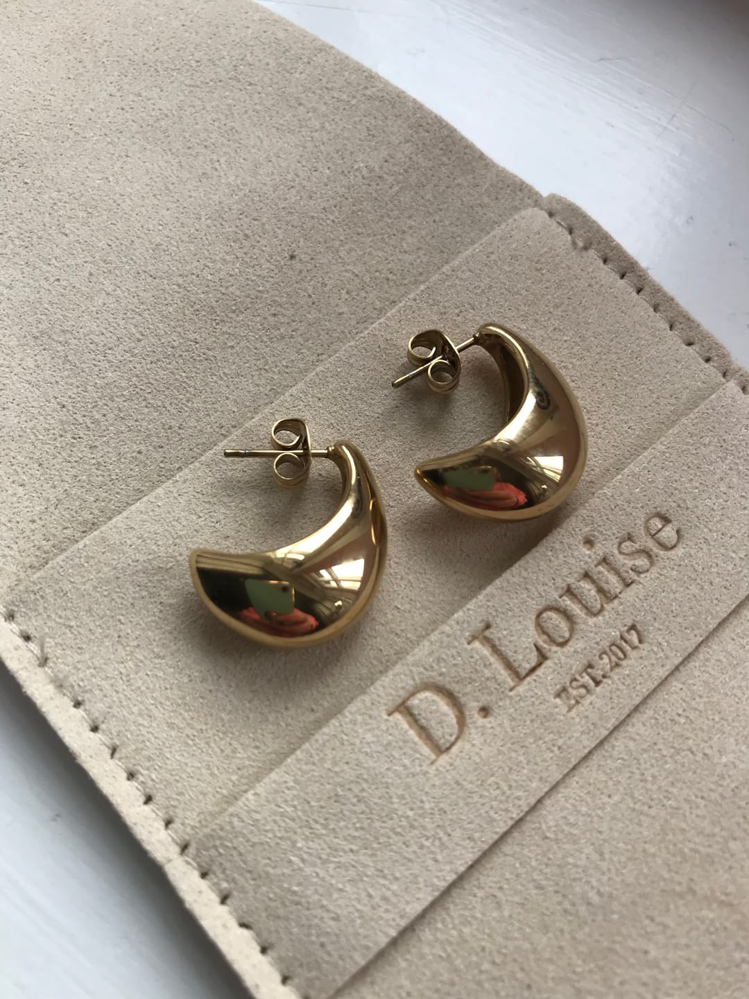 Customer photo review of Curved Midi Hoops