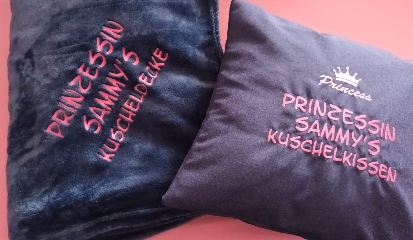 Customer photo review of Kissen bestickt mit Namen Text oder Motiv 40x40cm Bezug Polyester