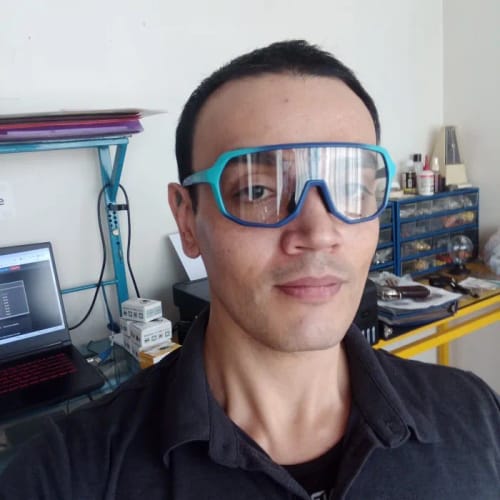 Customer photo review of Ultimate Versatility: TR-90 Photochromic Sports Sunglasses (31g)