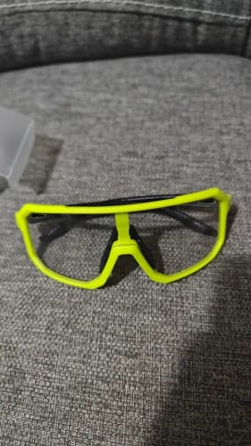 Customer photo review of Ultimate Versatility: TR-90 Photochromic Sports Sunglasses (31g)