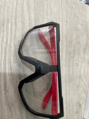 Customer photo review of Ultimate Versatility: TR-90 Photochromic Sports Sunglasses (31g)