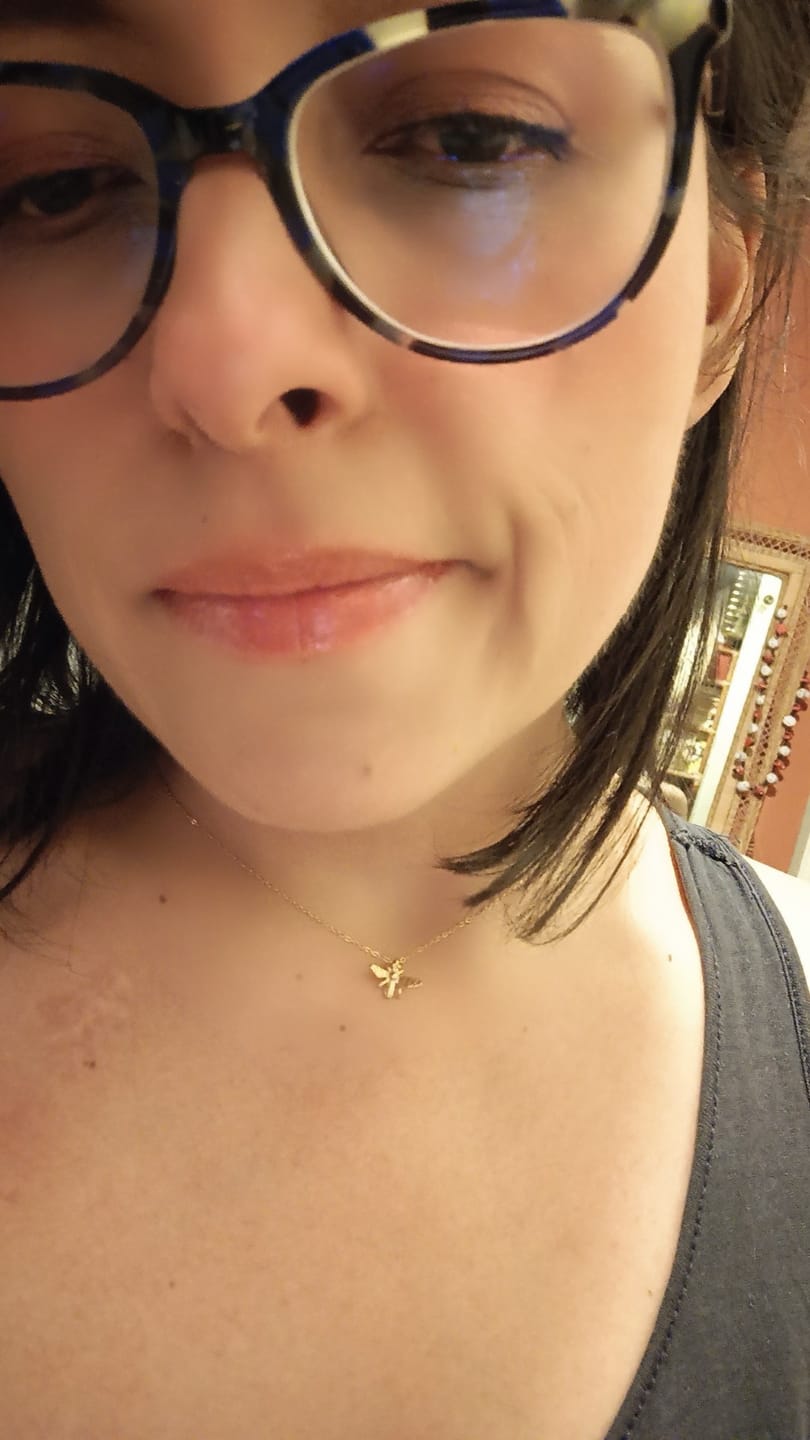 Customer photo review of Collar Queen Bee