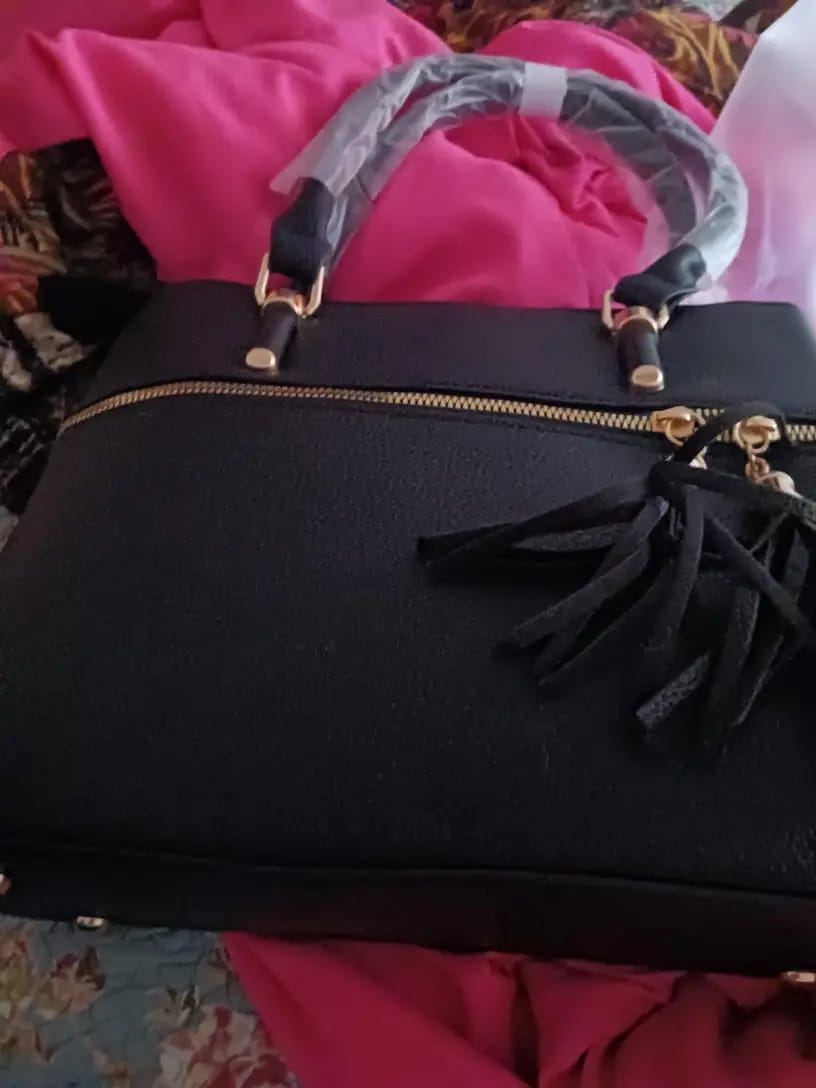Customer photo review of Women's Large Capacity Soft Leather Tassel Shoulder Bag