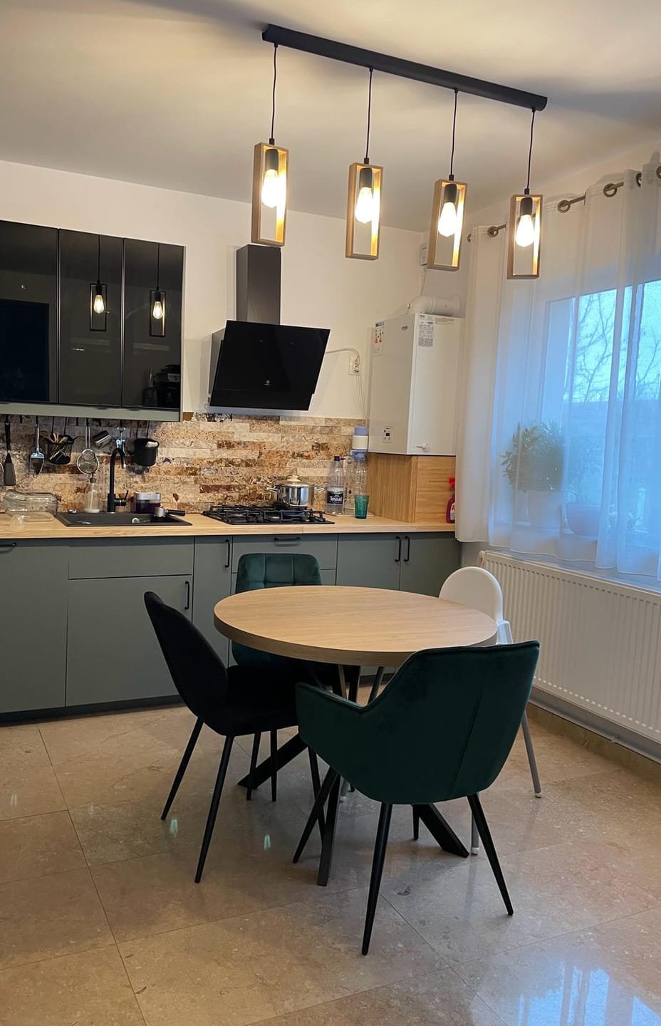 Customer photo review of Scaun Lilia, verde/negru, stofa catifelata/metal, 59x45x90 cm