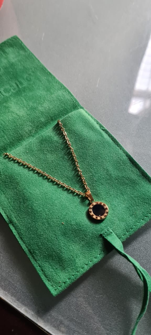 Customer photo review of Collar Medalla