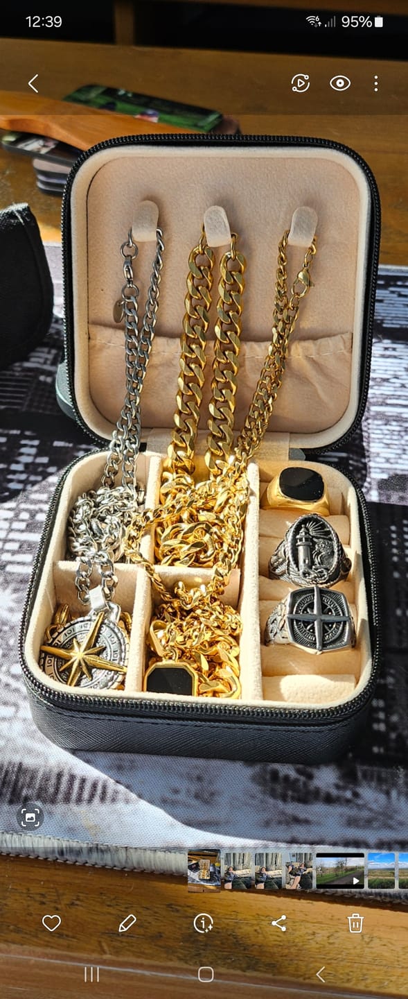 Customer photo review of Build your own box - Any 5 Pieces