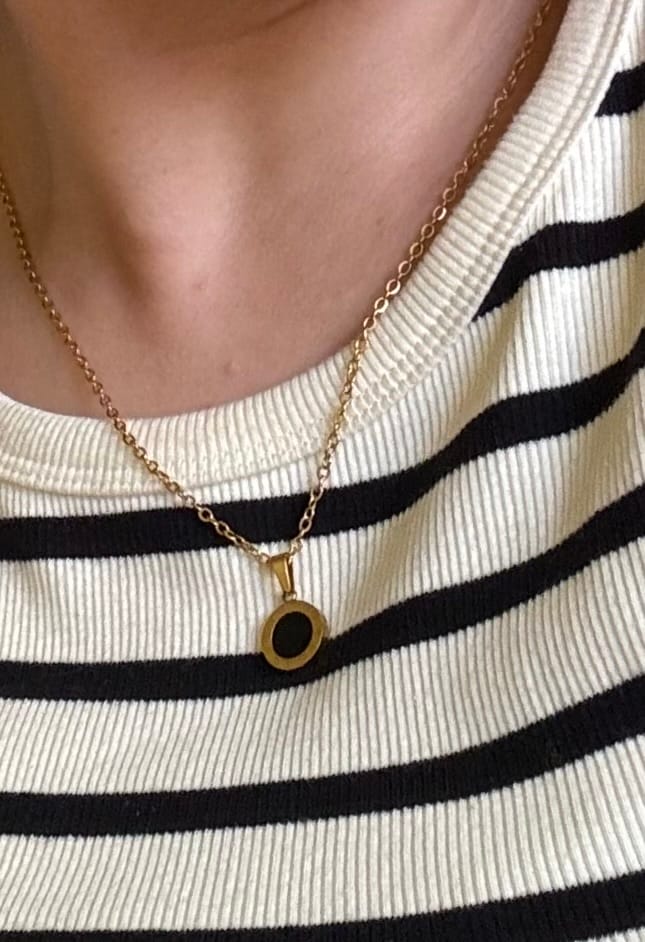 Customer photo review of Collar Medalla