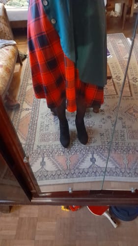 Customer photo review of Robe à capuche à carreaux de Noël verte et rouge des années 1950