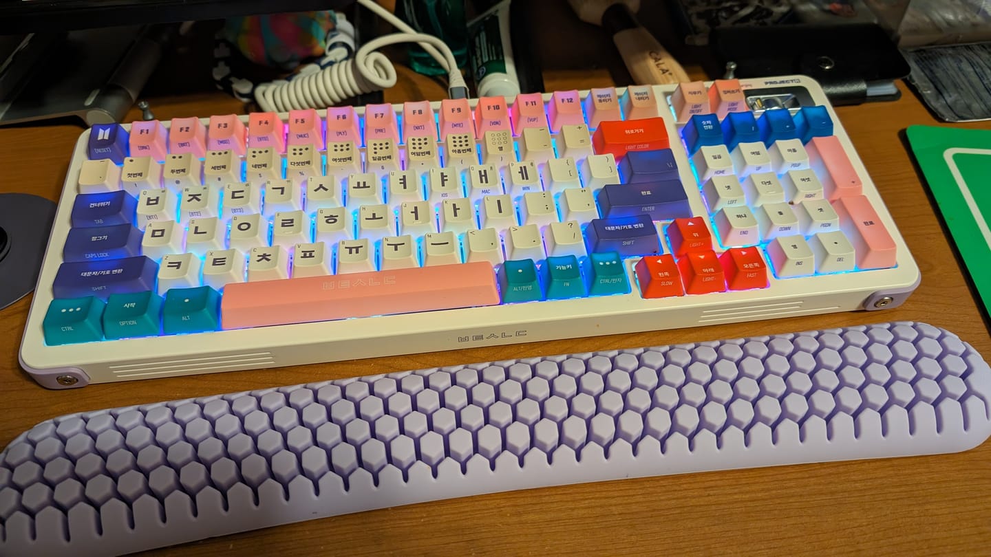 Customer photo review of BTS HANGUL EDITION KEYBOARD