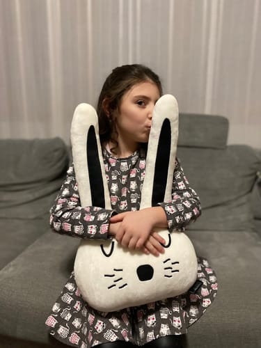 Recensione con foto di un cliente su Lepre 🐰 Pepe - cuscino peluche