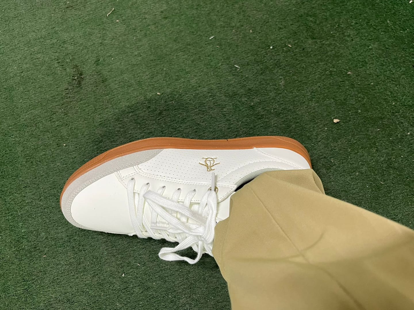 Customer photo review of Tenis Style Cole Blanco