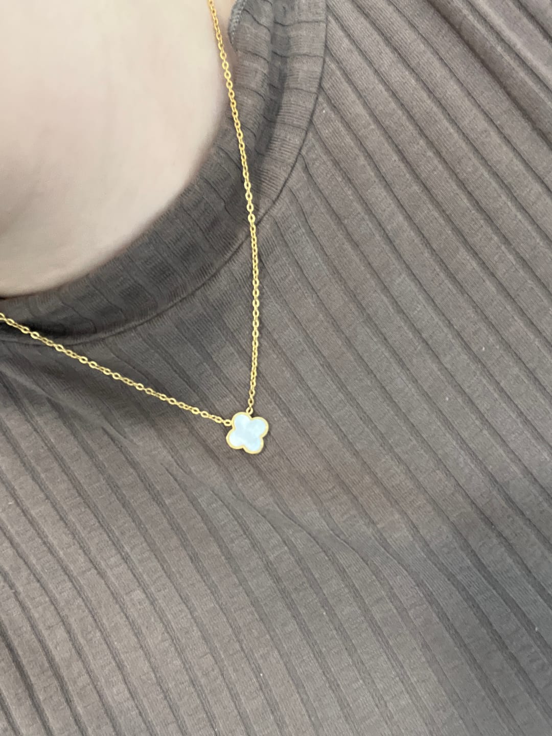 Customer photo review of Clover Perlmutt Kette | 18K vergoldet