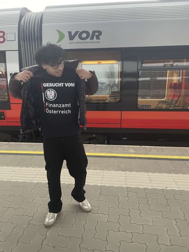 Customer photo review of GESUCHT VOM FINANZAMT ÖSTERREICH T-SHIRT