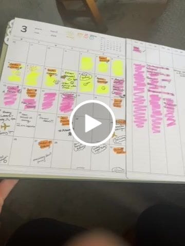 Customer video review of 2024 Vertical Weekly Planner, Evergreen