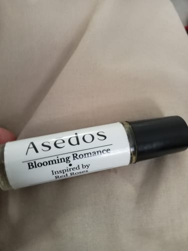 Customer photo review of BLOOMING ROMANCE PERFUME OIL