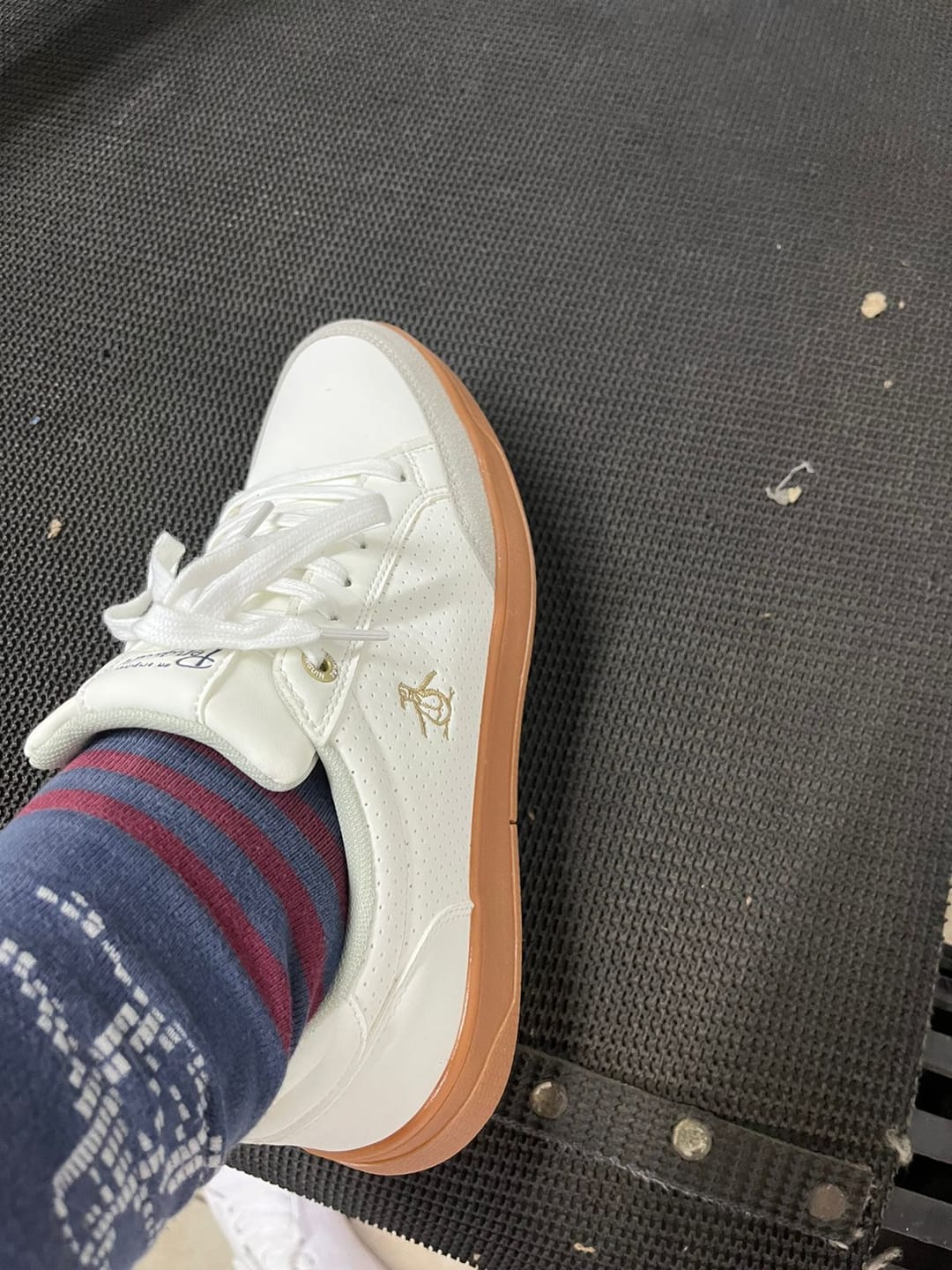 Customer photo review of Tenis Style Cole Blanco