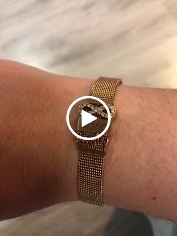 Customer video review of Mesh charm name rosé gold