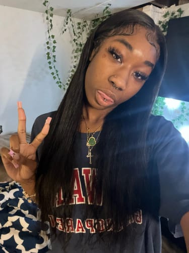 Customer photo review of Straight Human Hair Wigs 13x4 Transparent Lace Frontal Wig Pre Plucked