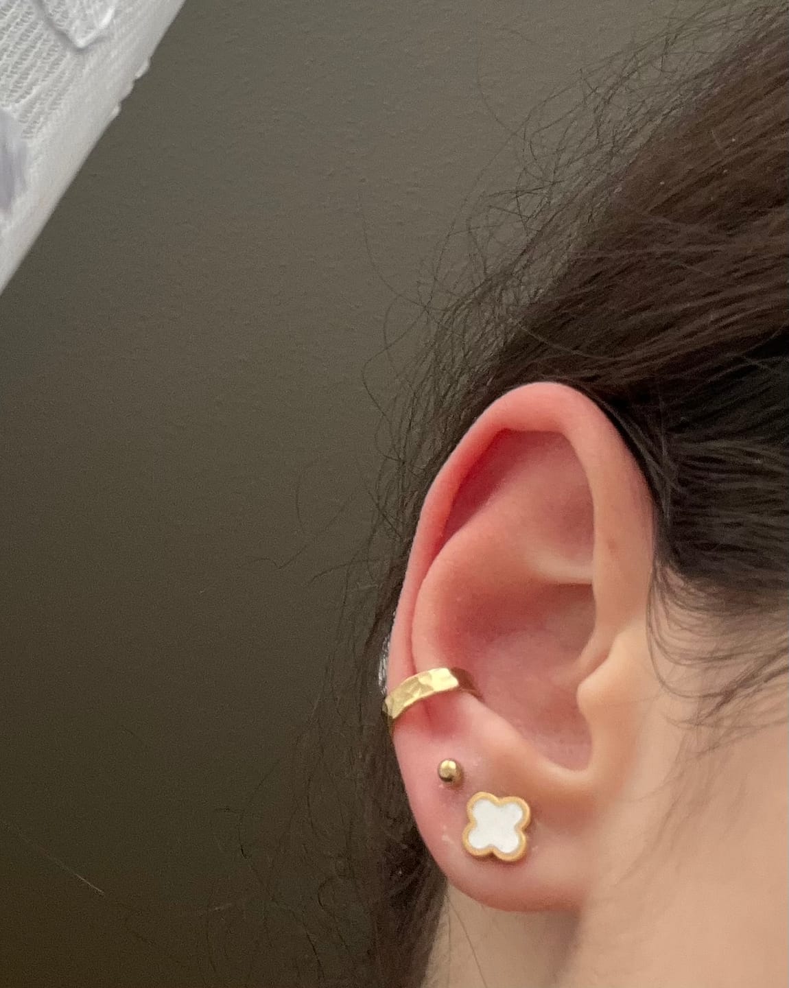 Customer photo review of Clover Perlmutt Ohrstecker | 18K vergoldet