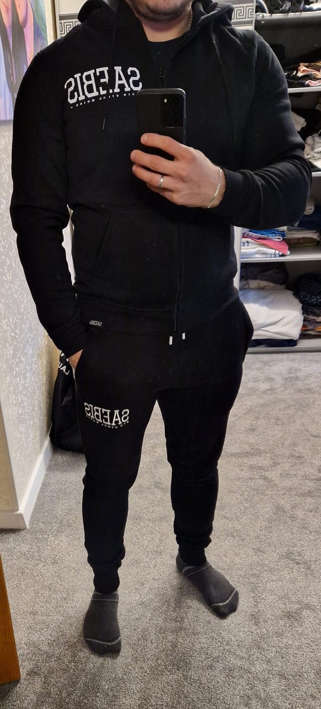 Customer photo review of Lifestyle Herren Zip Hoodie mit Reißverschluss schwarz by SAEBIS®
