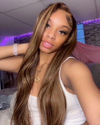 Customer photo review of Honey Blonde Piano Highlight Straight Hair 13x4 Lace Wigs Colored Human Hair Wigs