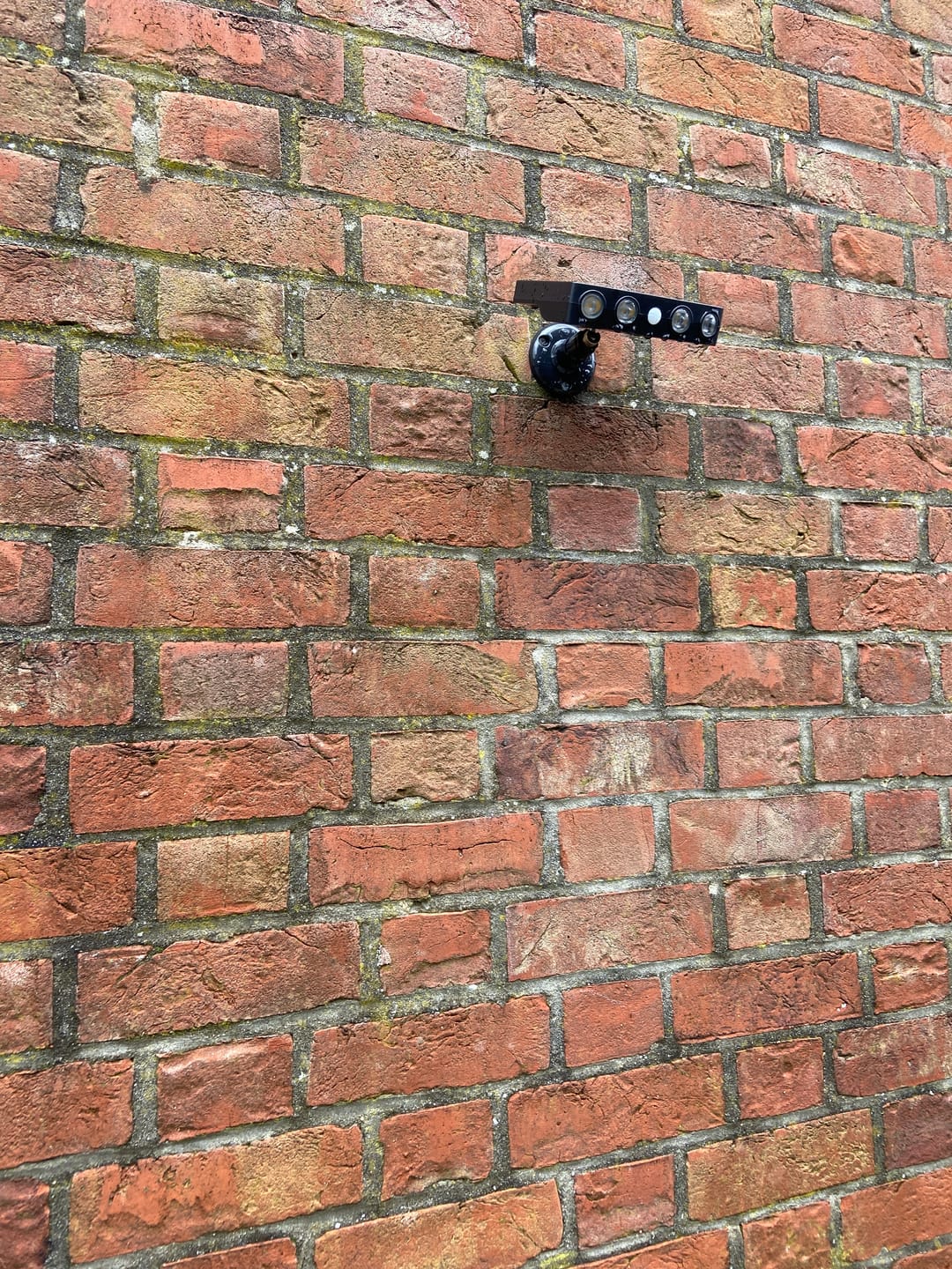 Customer photo review of Lampe murale solaire Puissante à détecteur de mouvements