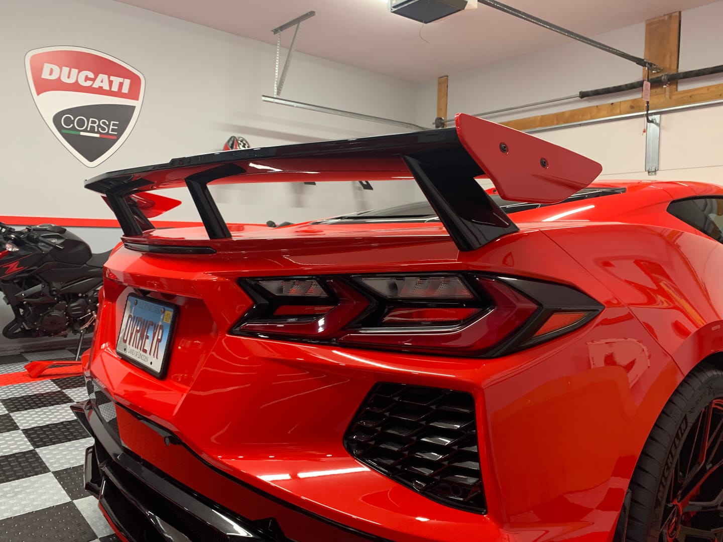 Customer photo review of Chevrolet Corvette C8 Rear Trunk Spoiler High Wing