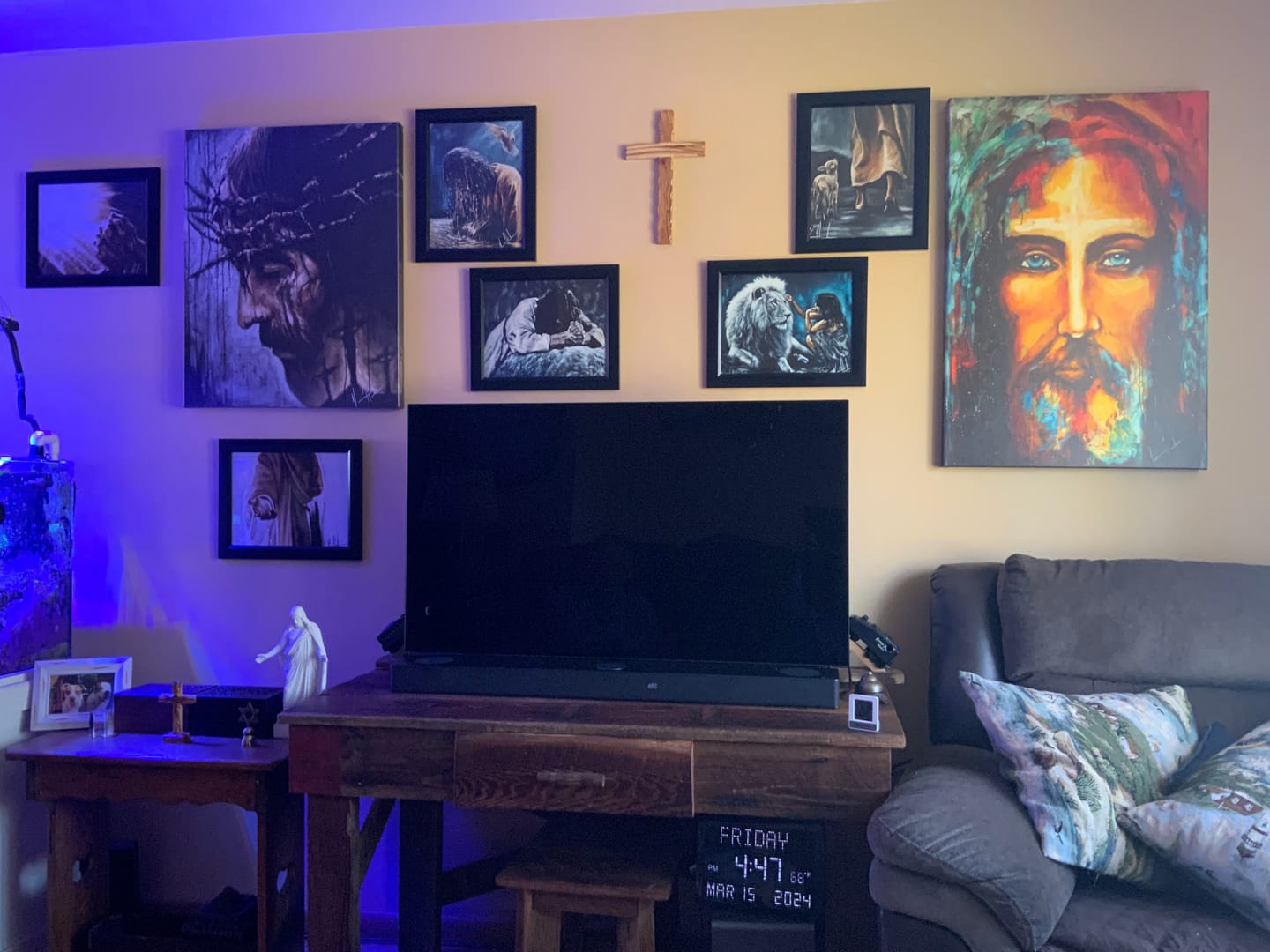 Customer photo review of Redeemer's Love With Crosses