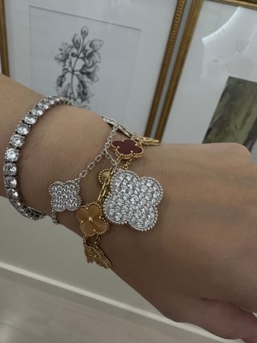 Customer photo review of CLOVER 6 MOTIFS SILVER DIAMOND BRACELET