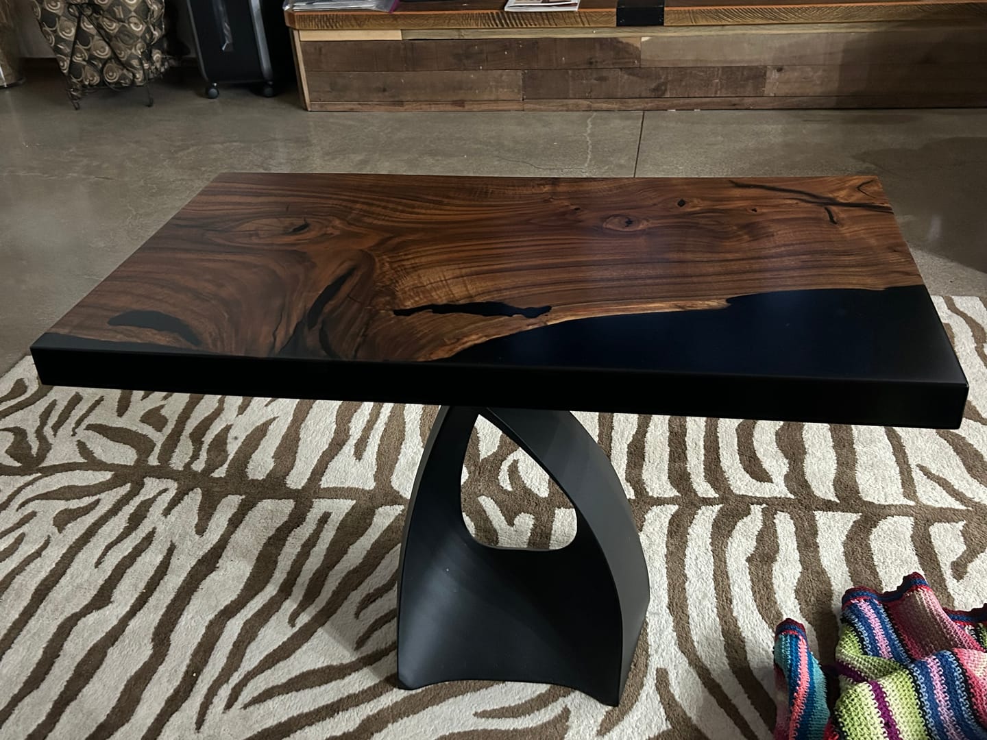 Customer photo review of End Table Legs 220 Tulipe 20H for Modern Round Tabletop