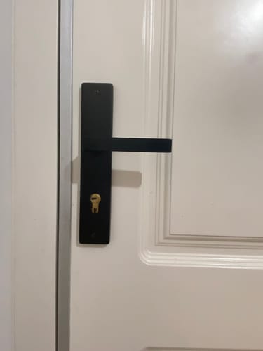 Customer photo review of Manilla con placa modelo 8003 de acero inoxidable acabado negro con bocallave 85