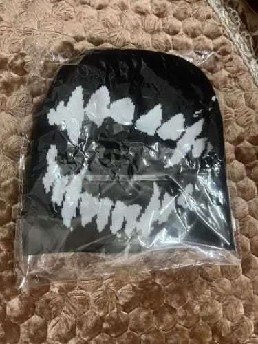 Customer photo review of Vencae™ BEANIE - Bite