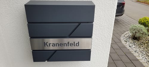 Customer photo review of AlbersDesign Briefkasten B17 Anthrazit (RAL7016) personalisiert mit Edelstahl-Schild
