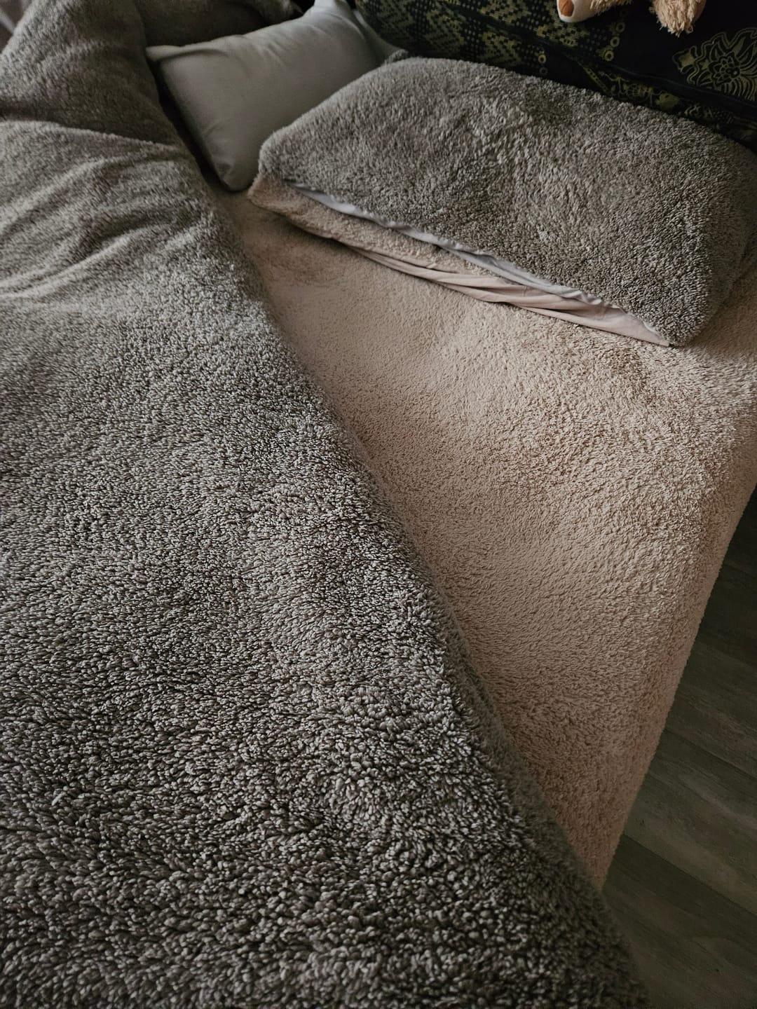 Customer photo review of Teddy Kussenslopen - Iced Coffee Taupe