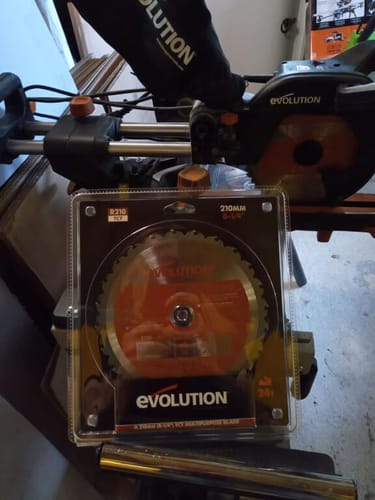 Customer photo review of Lame multi-matériaux TCT 210mm 24 dents alésage 25,4mm Evolution pour Scie à onglet et Scie sur table