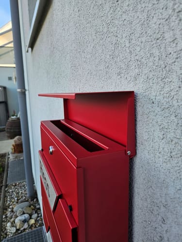 Customer photo review of AlbersDesign Briefkasten B1 in WUNSCHFARBE personalisiert mit Edelstahl-Schildern