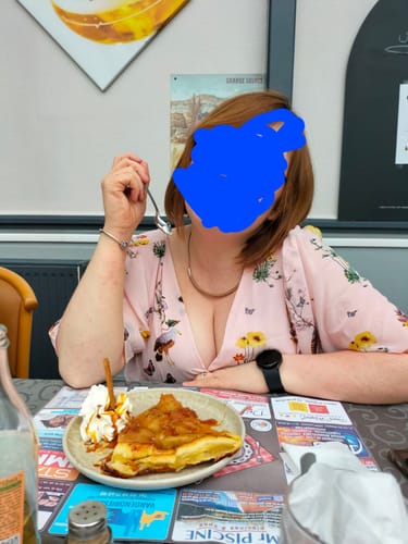 Avis photo d'un client sur [Pré-vente] Robe rose à col en V et nœud papillon à fleurs et oiseaux