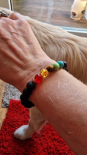 Ulrike S. review of Armband »Die 7 heilenden Chakras« aus natürlichem Lava-Gestein image 1 out of 1