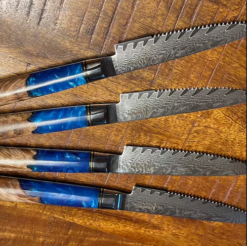 Customer photo review of "Tsunami" Japanese VG-10 Damascus Steel Steak Knife Set - 67-Layer Damascus Steel with Resin Wood Handle
