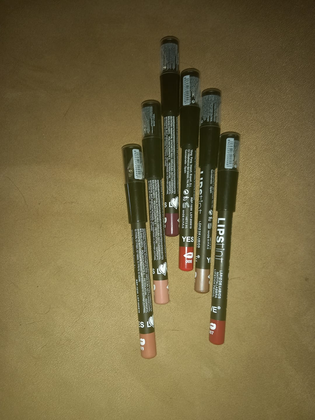 Customer photo review of Lot de 6 Crayons Gras Longue Tenue - Avec Taille-Crayon