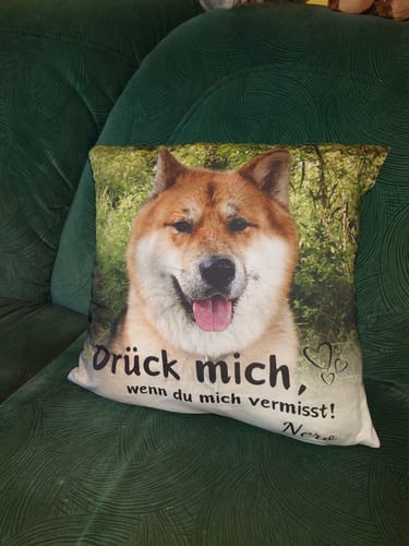 Claudia K. review of Personalisiertes Kissen - Drück mich für Haustiere image 1 out of 1