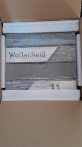 Customer photo review of AlbersDesign Briefkasten B1 in Graualuminium (RAL9007) personalisiert mit Edelstahl-Schildern