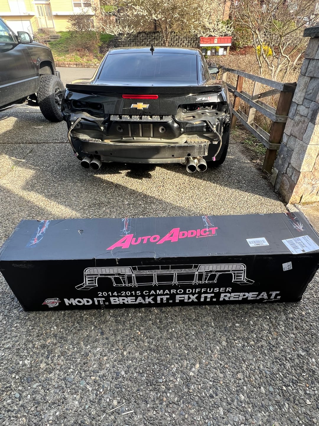 Customer photo review of 2014-2015 Chevy Camaro Evo Style Shark Fins Rear Diffuser Quad/Single Tips