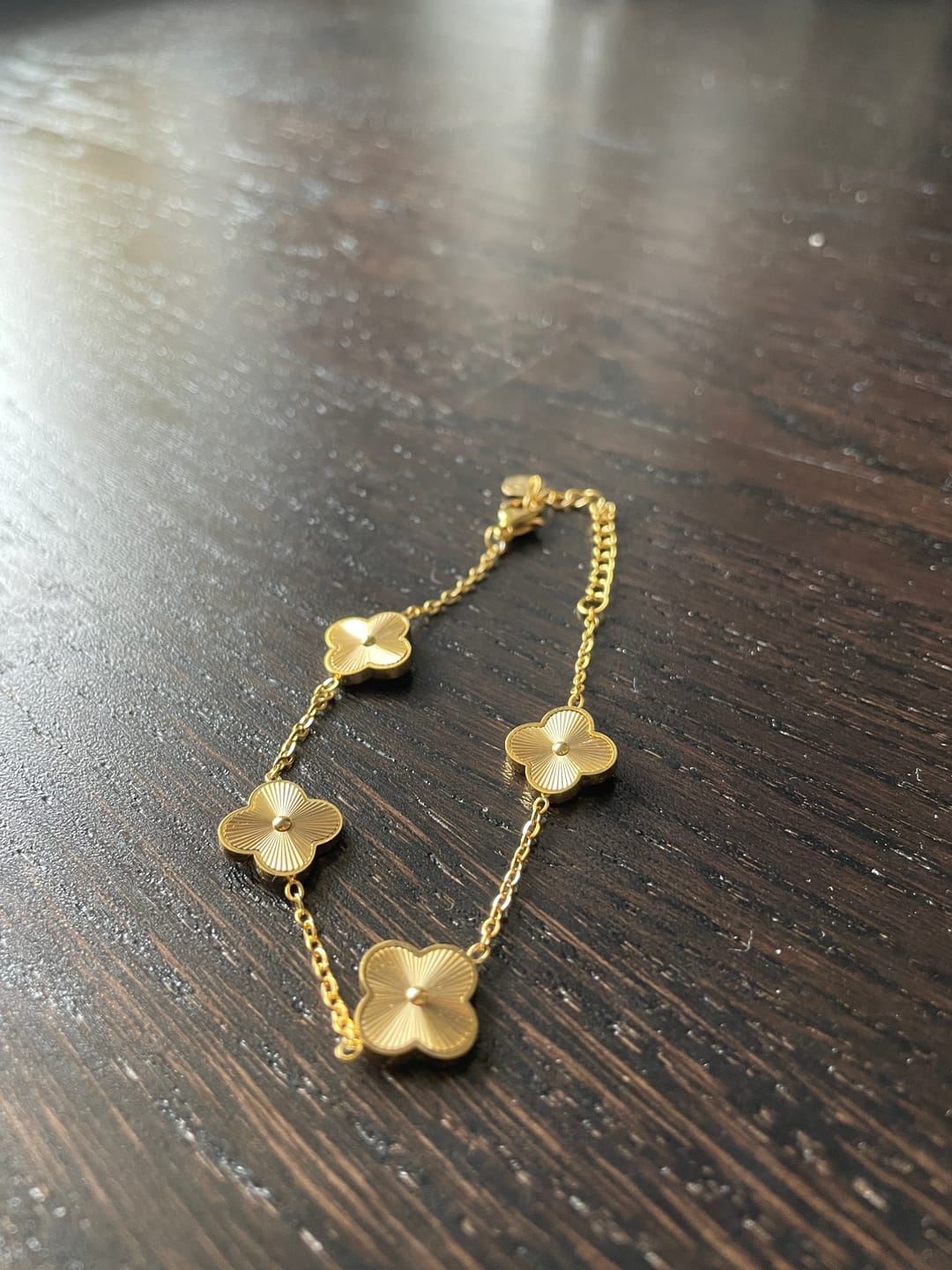 Customer photo review of Shine Clover Armband | 18K vergoldet
