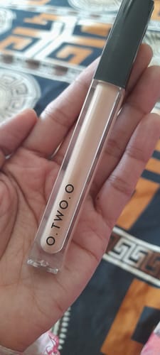 Customer photo review of O.TWO.O Black Gold Cover-Up Radiant Creamy Concealer