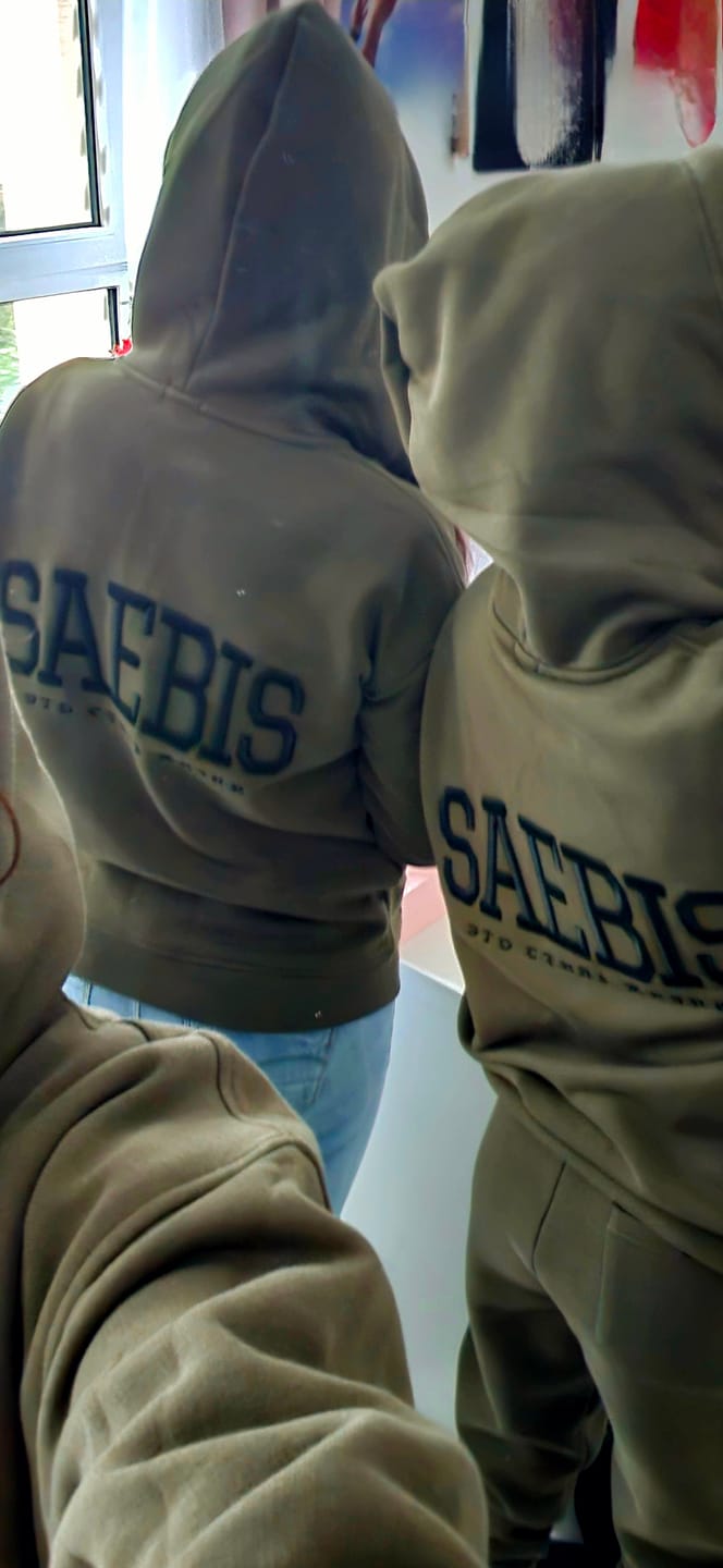 Customer photo review of Lifestyle Damen Oversized Zip Hoodie khaki mit Stickerei by SAEBIS®