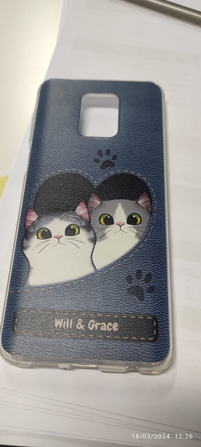 Customer photo review of Gatto con cuore aspetto similpelle - Custodia per il telefono personalizzata