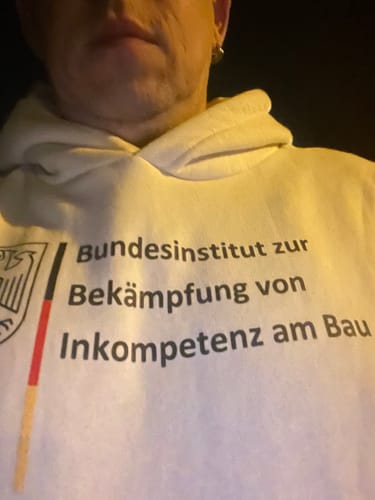 Customer photo review of Bundesinstitut Inkompetenz - Oversized Hoodie