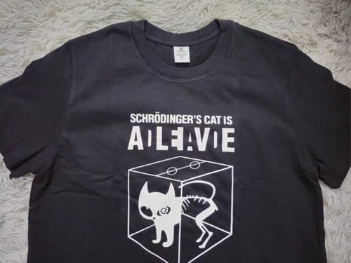 Customer photo review of Schrodinger's Cat Geek Physical Quantum Mechanics Cotton T-shirt